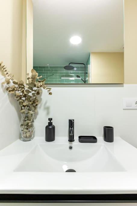 New Suite Reformada Con Excelente Ubicacion Севилья Экстерьер фото